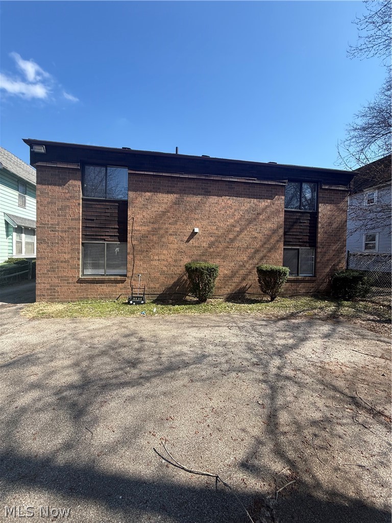 658 Sumner Street, Akron, OH - Photo 2