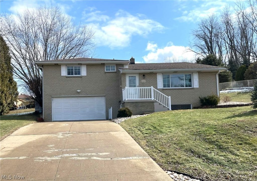 204 May Lane, Wintersville, OH