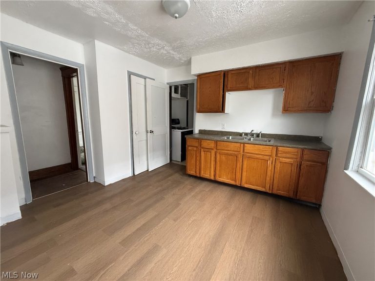 851 Paxton Road, Cleveland, OH - Photo 5