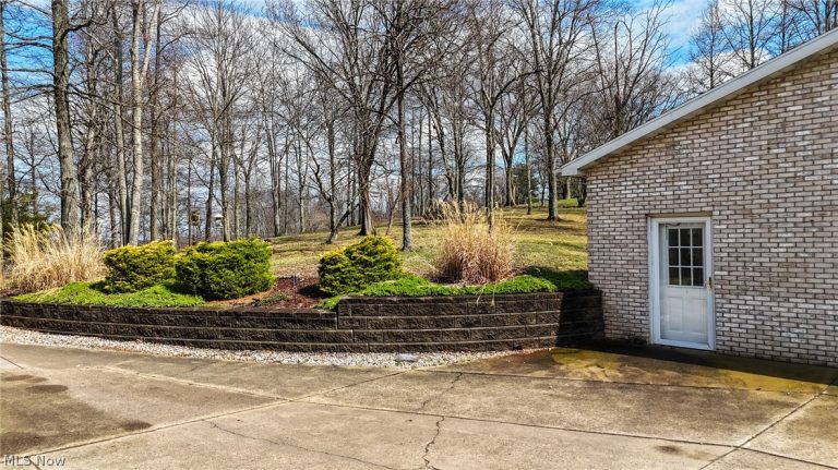 81 James Road, Fleming, OH - Photo 6