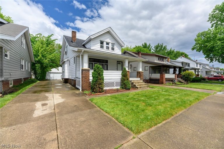 6206 Bradley Avenue, Parma, OH - Photo 2