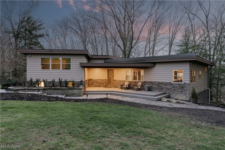 35 Skyline Drive, Moreland Hills, OH - Photo 2