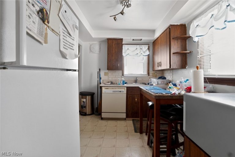 276 242nd Street, Euclid, OH - Photo 5