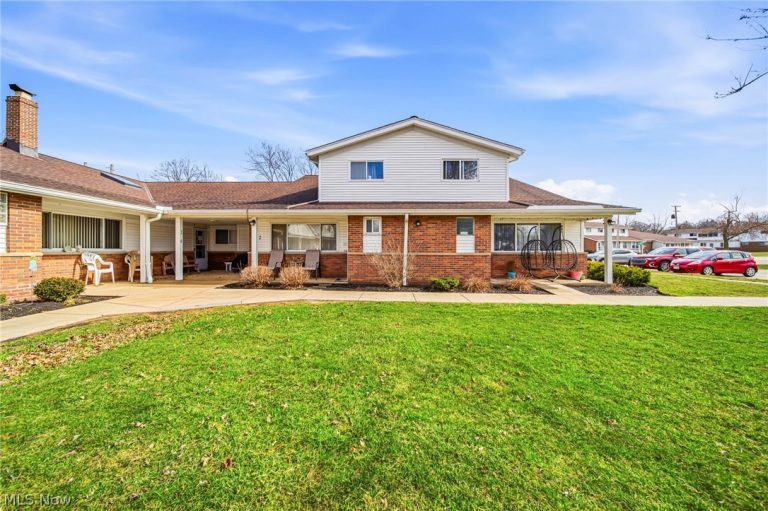 25520 Country Club Boulevard #4, North Olmsted, OH, 44070