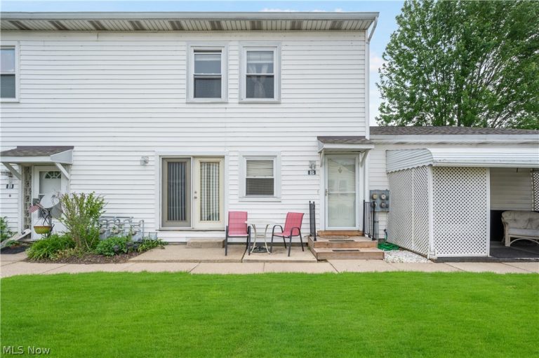 2535 Royal County Down #B, Uniontown, OH, 44685