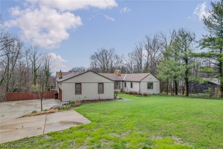 160 River Road, Hinckley, OH - Photo 2