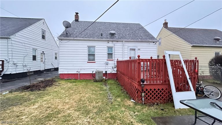 19513 Beverly Avenue, Maple Heights, OH - Photo 8