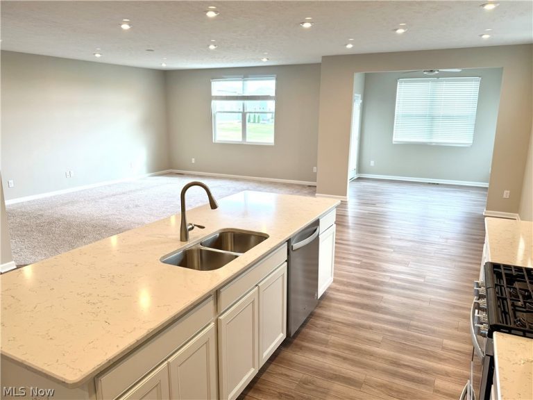 23755 Rebecca Lane, Columbia Station, OH - Photo 5