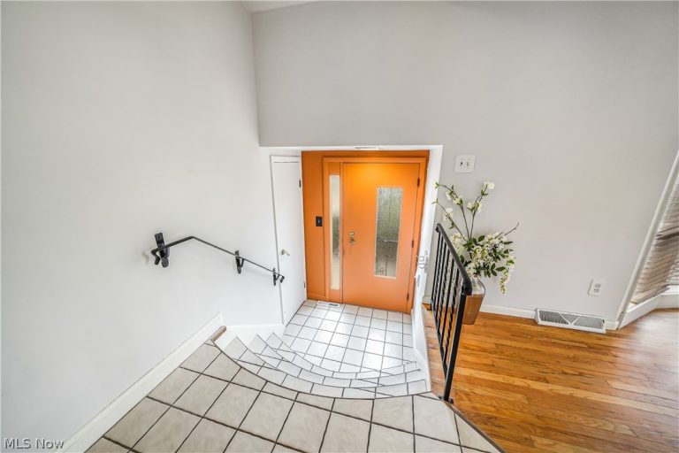 1040 Rose Boulevard, Highland Heights, OH - Photo 4