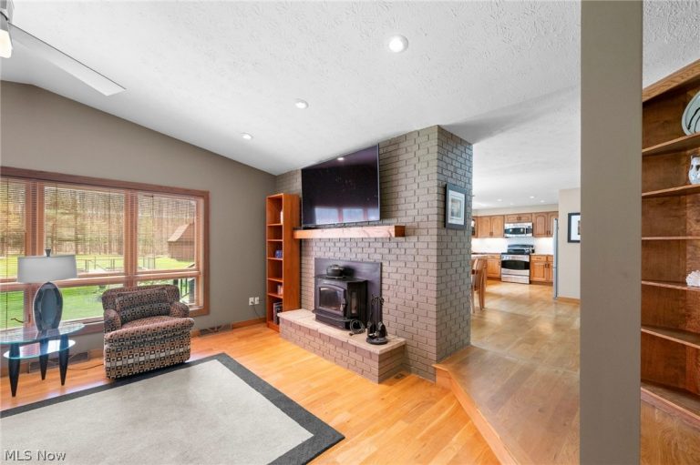 12435 Pearl Road, Chardon, OH - Photo 6