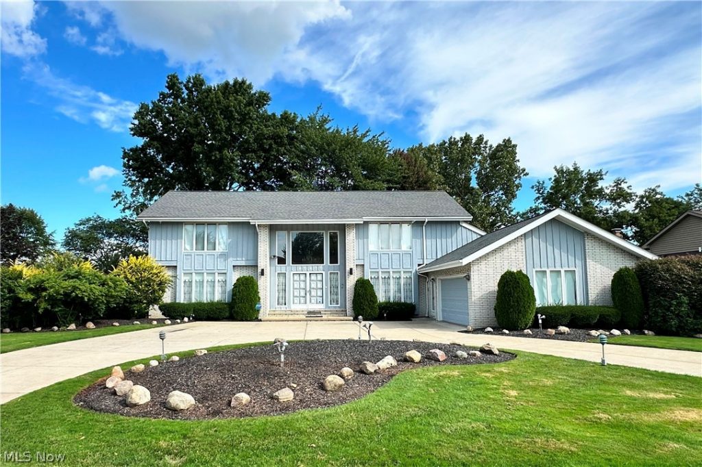 25235 Penshurst Drive, Beachwood, OH