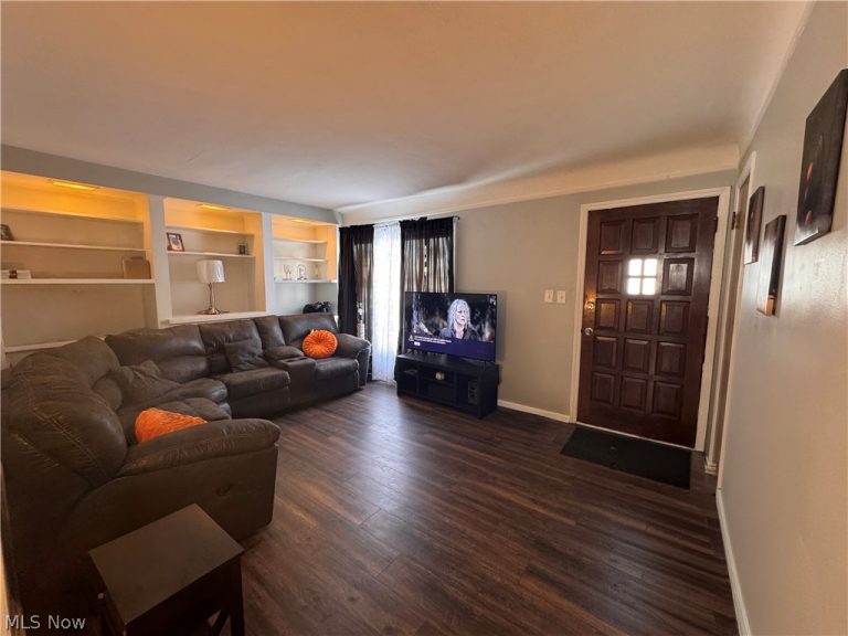 12908 York Boulevard, Garfield Heights, OH - Photo 2