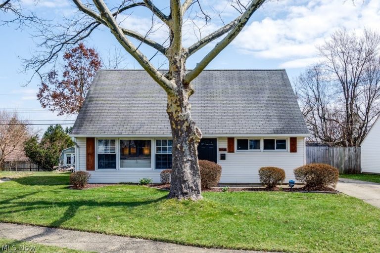 2331 Larchdale Drive, Cuyahoga Falls, OH - Photo 2