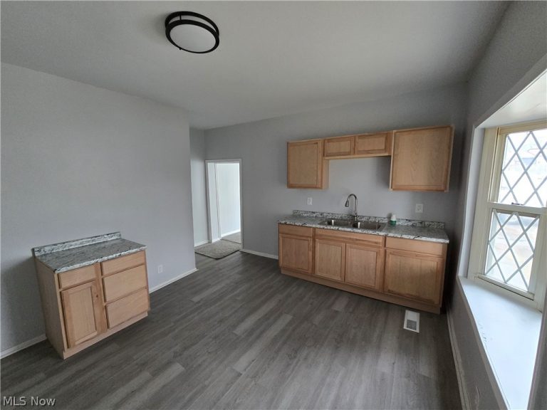 14 Lorain Avenue, Girard, OH - Photo 6