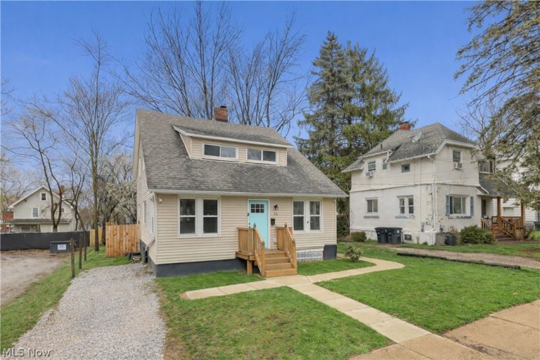 318 Pioneer Street, Akron, OH - Photo 3