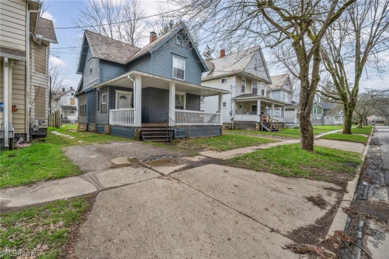 228 Gates, Elyria, OH - Photo 2