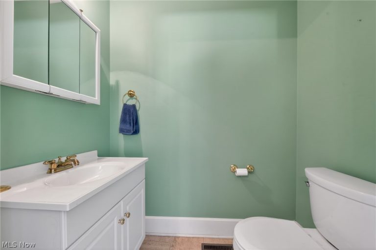 713 Oak Street, Orrville, OH - Photo 8