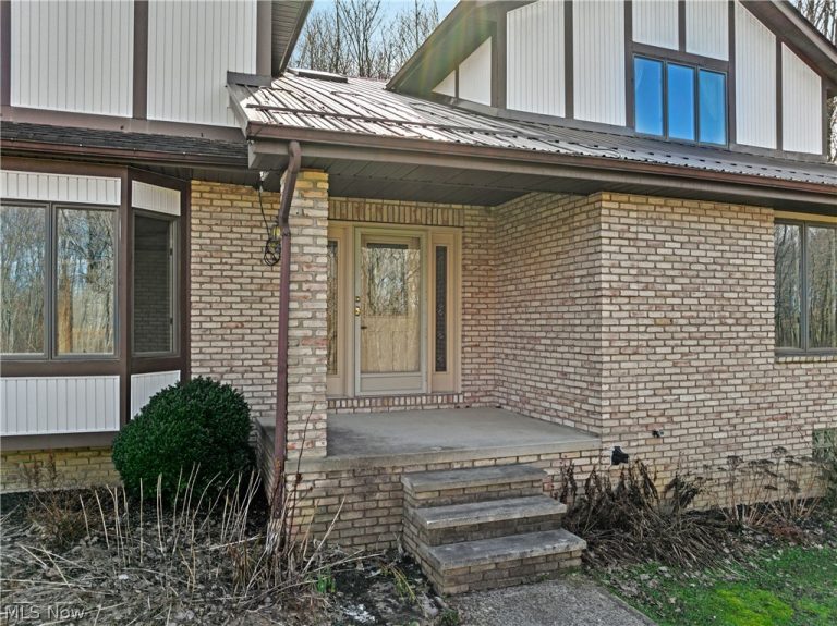 13015 Pearl Road, Chardon, OH - Photo 2