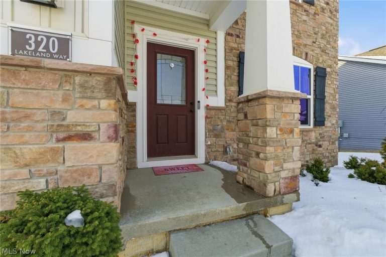 320 Lakeland Way, Aurora, OH - Photo 3