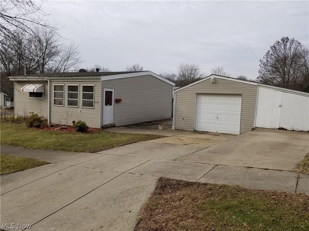 2912 Clearfield Avenue, Akron, OH