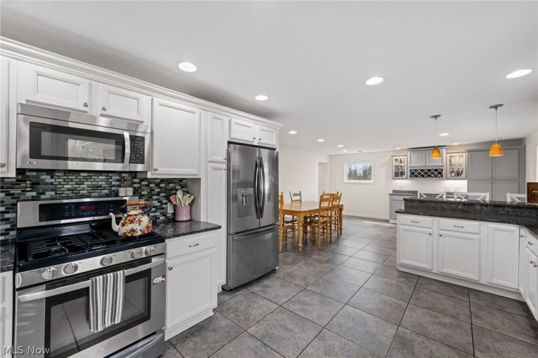12440 Harold Drive, Chesterland, OH - Photo 3