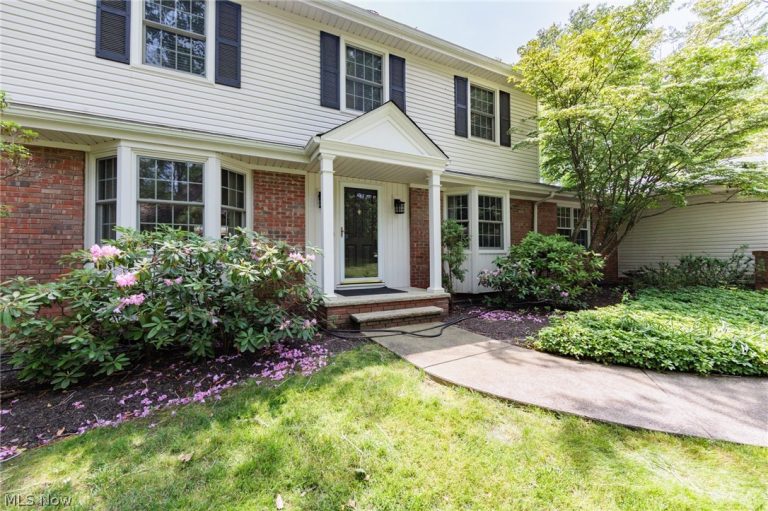 35320 Chagrin Boulevard, Moreland Hills, OH - Photo 3