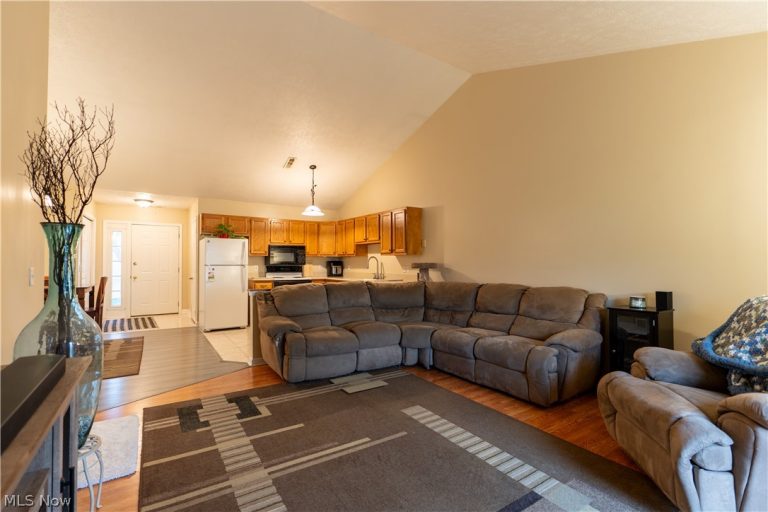 204 Harbor Ridge Lane, Fairport Harbor, OH - Photo 3