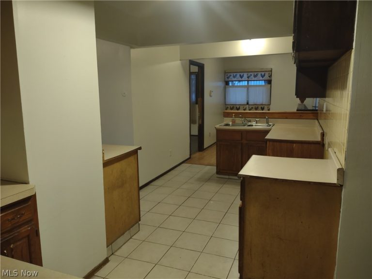 939 Lane Street, Akron, OH - Photo 5