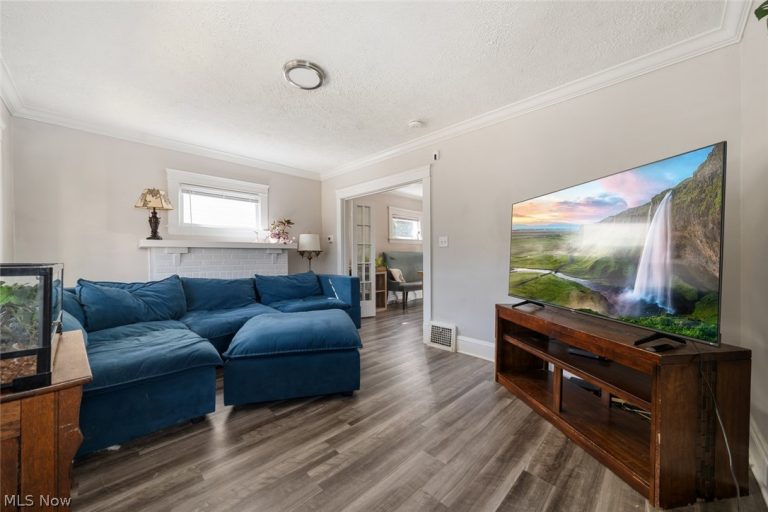 9902 Zimmer Avenue, Cleveland, OH - Photo 6