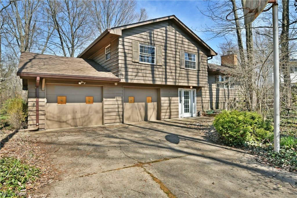 8391 Squires Lane, Warren, OH