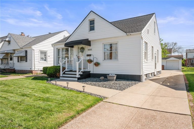 8303 Snow Road, Parma, OH - Photo 2
