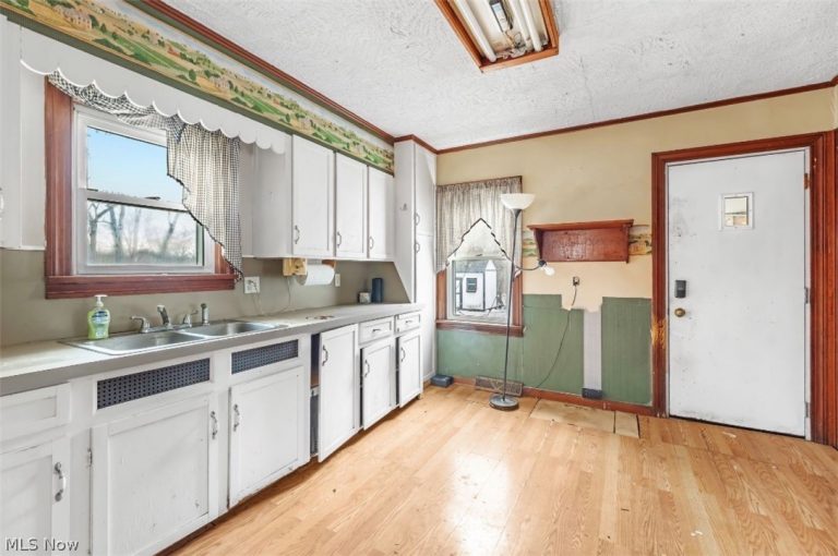 1190 Swartz Road, Akron, OH - Photo 6