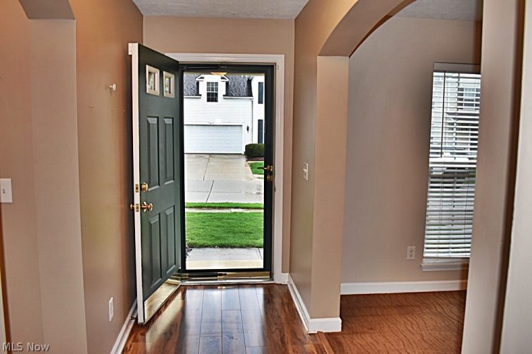 7816 Benton Lane, Hudson, OH - Photo 5