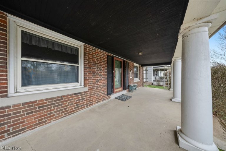 17712 Riverway Drive, Lakewood, OH - Photo 2