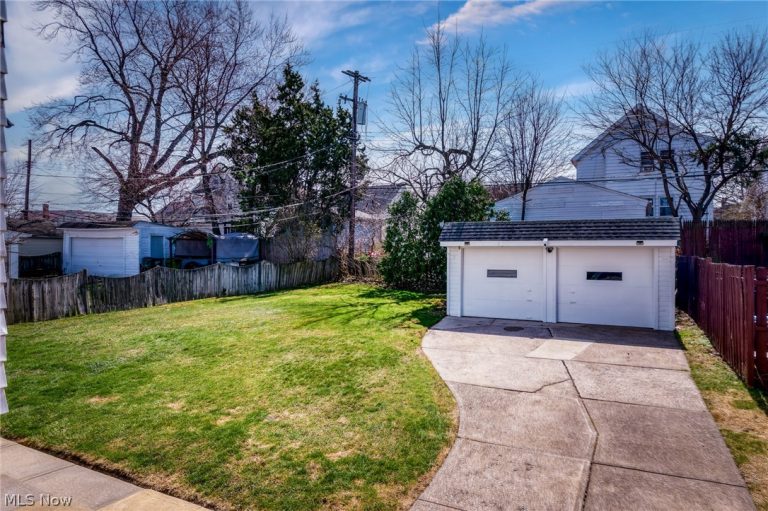 10506 Park Heights Avenue, Garfield Heights, OH - Photo 5