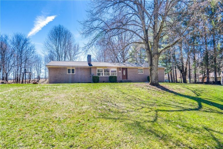 6814 Skylane Street, North Canton, OH - Photo 3