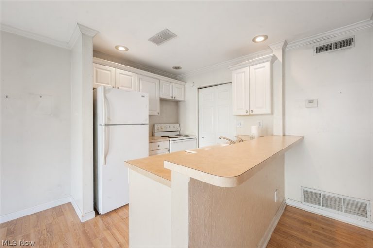 2535 Royal County Down #B, Uniontown, OH - Photo 6