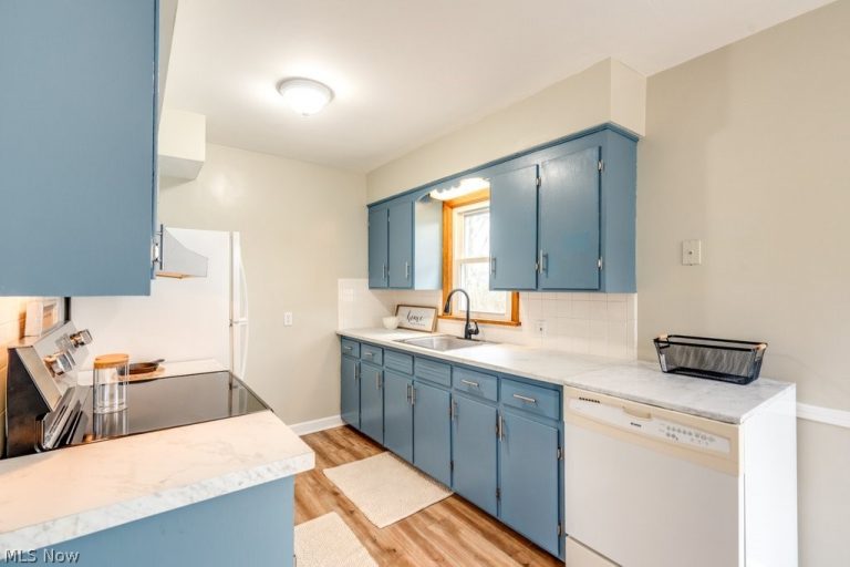 545 Hillman Road, Akron, OH - Photo 6