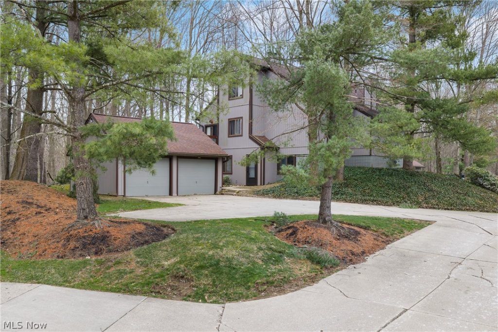 2141 Pinebrook Trail, Cuyahoga Falls, OH
