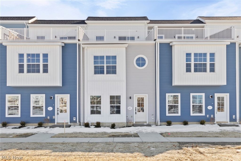 457 Harbor Lane, Lorain, OH