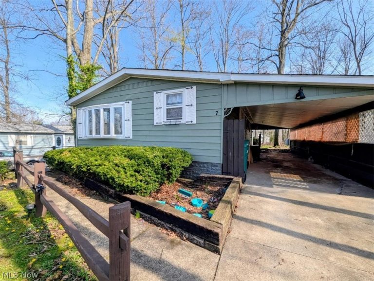 7 Cardinal Drive, Hiram, OH - Photo 2