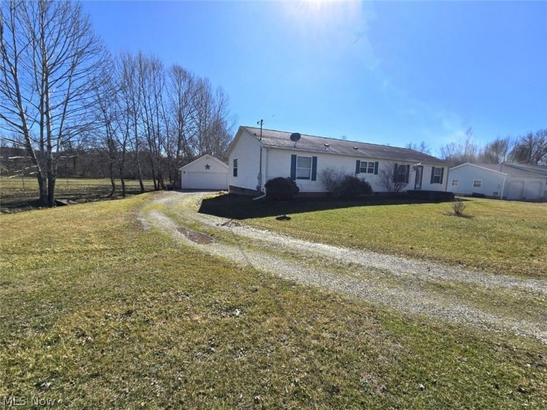 80 Hannah Place Road, Belpre, OH - Photo 2