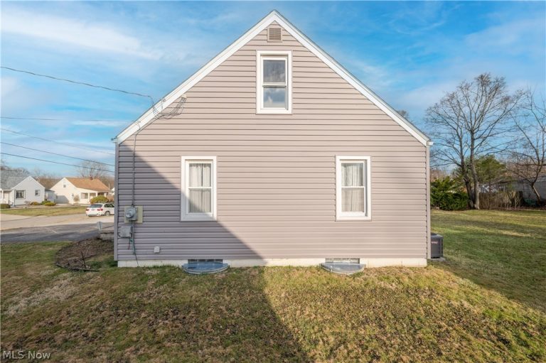60 Renee Drive, Struthers, OH - Photo 6