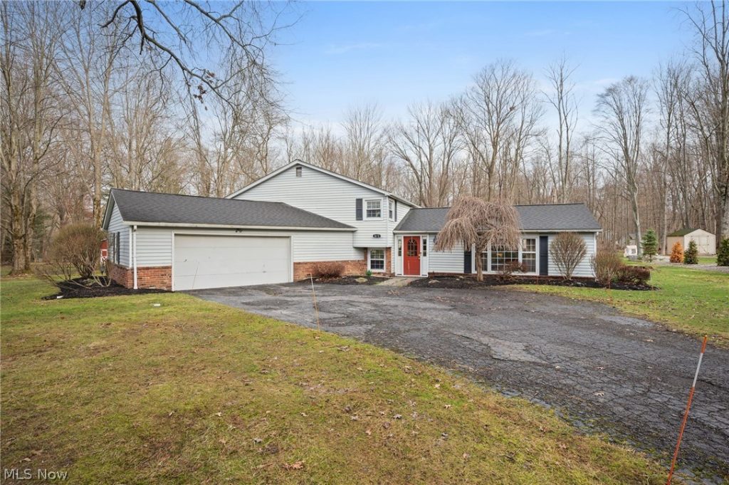 8678 Apple Hill Road, Chagrin Falls, OH