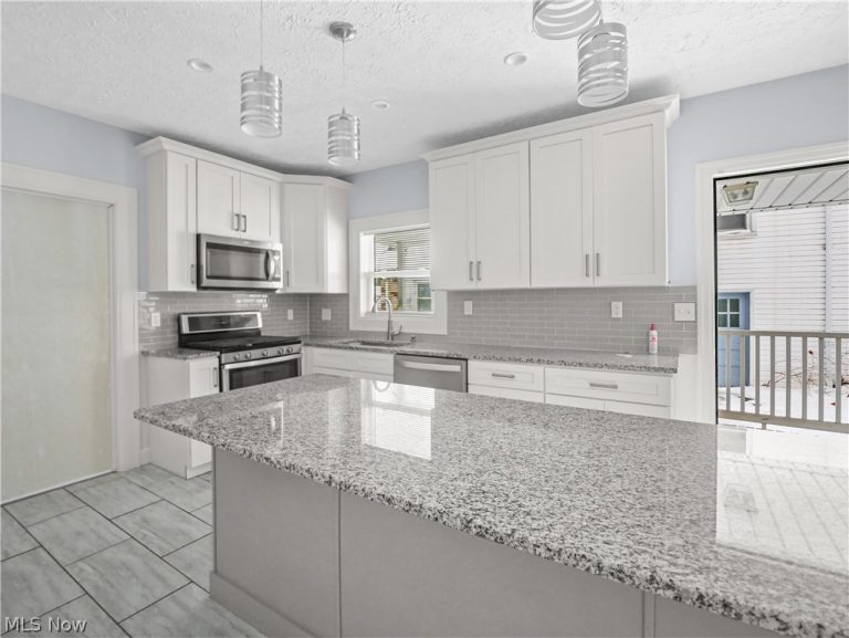 28 Jennette Drive, Youngstown, OH - Photo 6