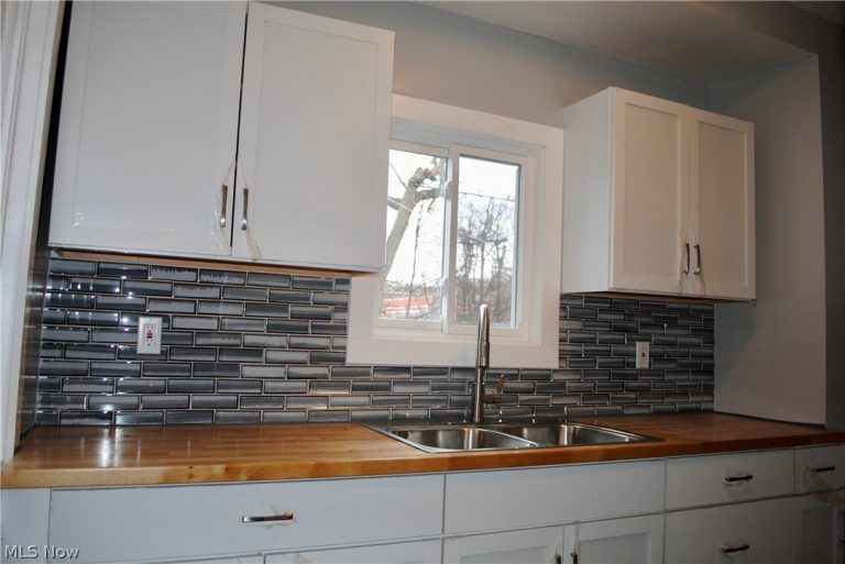 15208 Elderwood Avenue, East Cleveland, OH - Photo 6