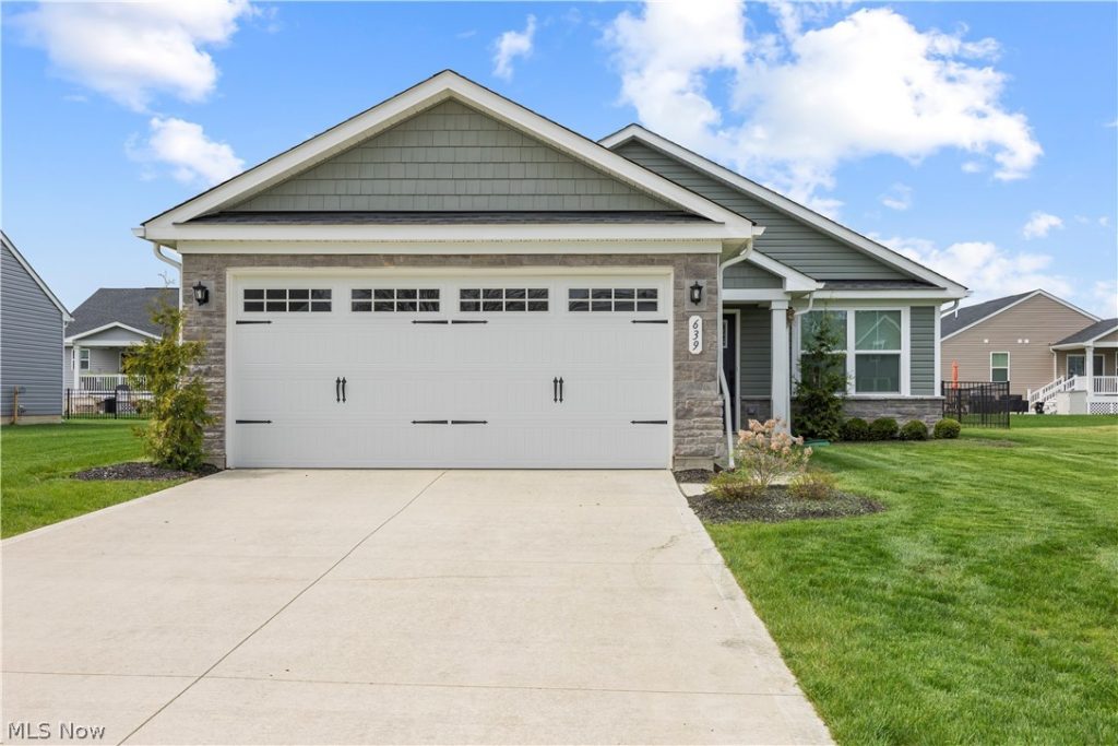 639 Apple Ridge Drive, Elyria, OH