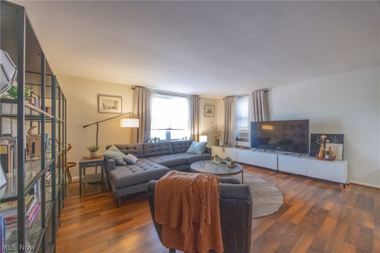 19101 Van Aken Boulevard Boulevard #216, Shaker Heights, OH - Photo 5