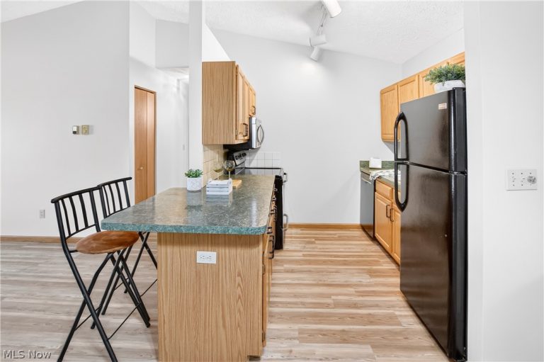 35965 Westminister Avenue, North Ridgeville, OH - Photo 6