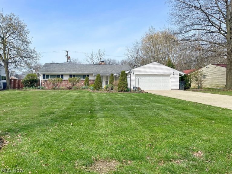 5179 Dogwood Trail, Lyndhurst, OH - Photo 2